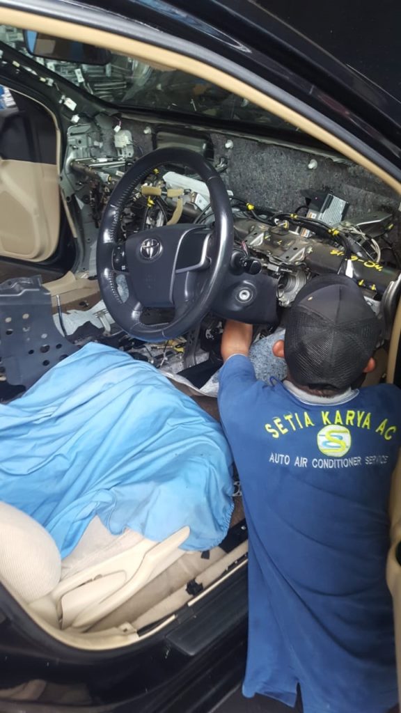 bongkar dashboard servis evaporator ac mobil