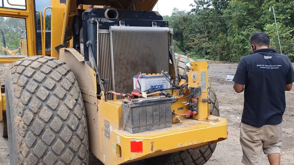 Pasang AC Elektrik Soil Compactor Caterpillar CAT CS11GC Muara Enim