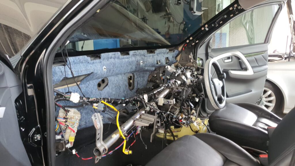 Pajero Bongkar Dashboard